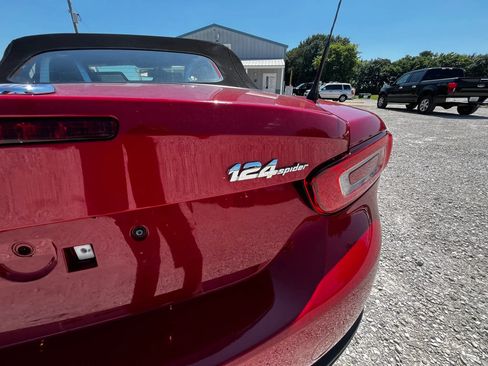 Used 2017 FIAT 124 Spider Lusso RWD image 24