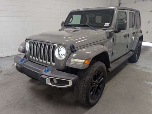 Used 2023 Jeep Wrangler Unlimited Sahara w/ Cold Weather Group AWD/4WD image 11