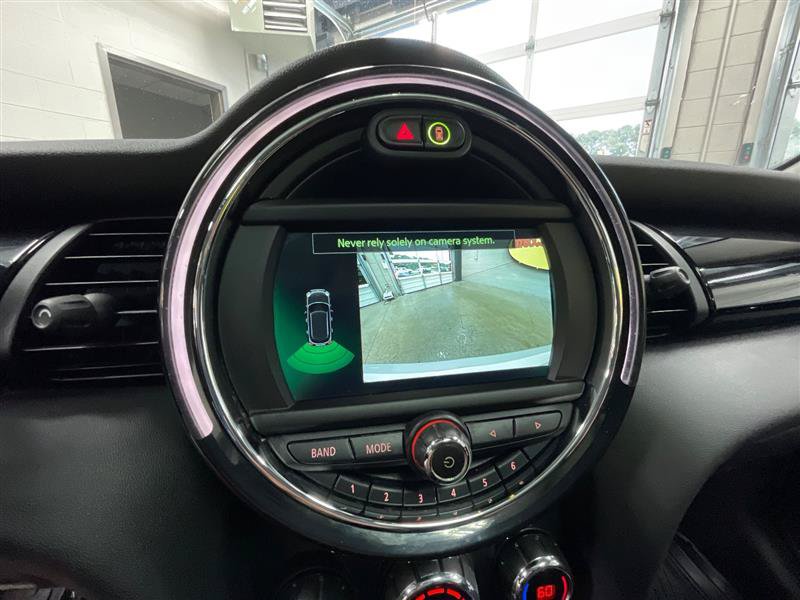 Used 2021 MINI Cooper 4-Door Hardtop w/ Premium Package FWD image 21