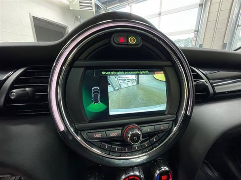 Used 2021 MINI Cooper 4-Door Hardtop w/ Premium Package FWD image 21