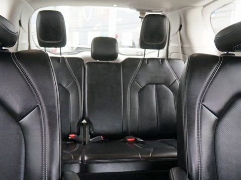 Used 2024 Chrysler Pacifica Touring-L image 59
