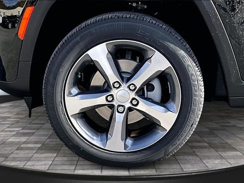 New 2026 Jeep Grand Cherokee Limited w/ Trailer Tow Package AWD/4WD image 11