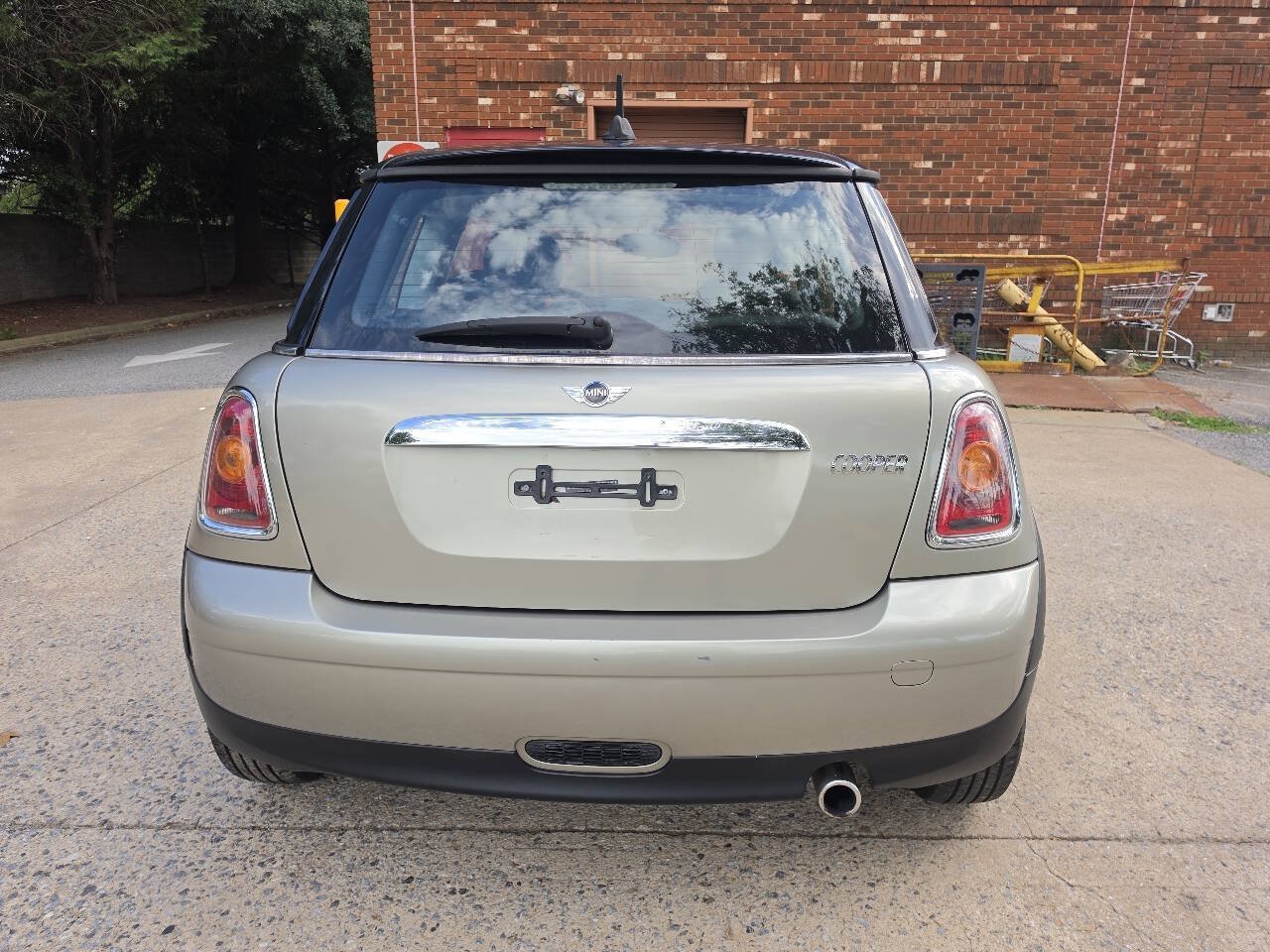 Used 2010 MINI Cooper Hardtop w/ Premium Pkg FWD image 3