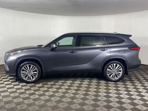 Used 2022 Toyota Highlander Platinum AWD/4WD image 3
