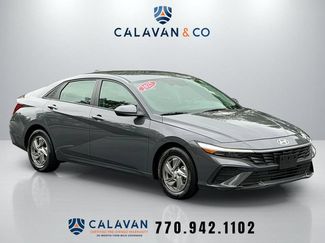Used 2025 Hyundai Elantra SE w/ Cargo Package FWD video 1