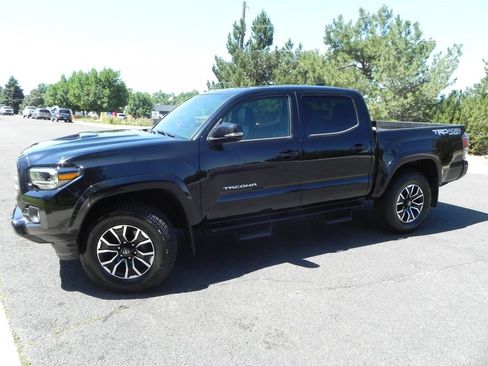 Used 2021 Toyota Tacoma TRD Sport image 3