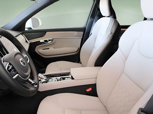 New 2026 Volvo XC90 T8 Plus w/ Protection Package Premier image 11