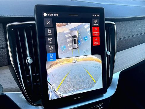 Used 2025 Volvo XC90 T8 Plus image 28