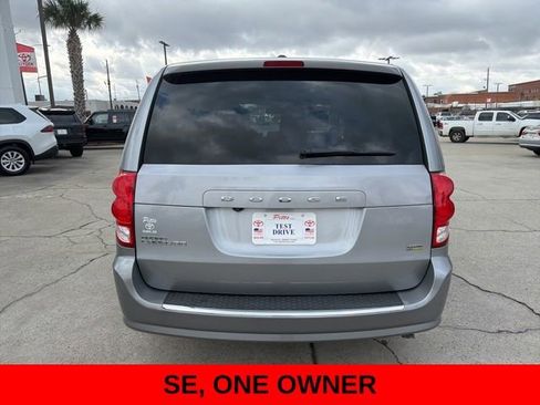 Used 2018 Dodge Grand Caravan SE w/ UConnect Hands-Free Group image 6
