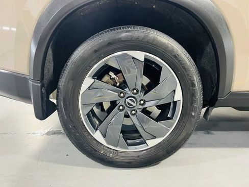 Used 2024 Nissan Rogue SV image 10