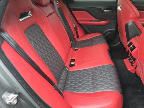 Used 2020 Jaguar F-PACE SVR image 33