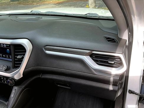 Used 2018 GMC Acadia SLT image 22