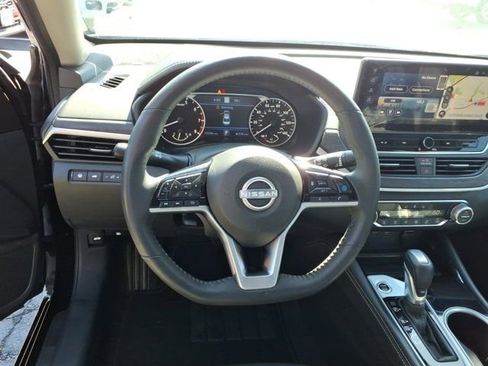 Used 2025 Nissan Altima 2.5 SL AWD/4WD image 7