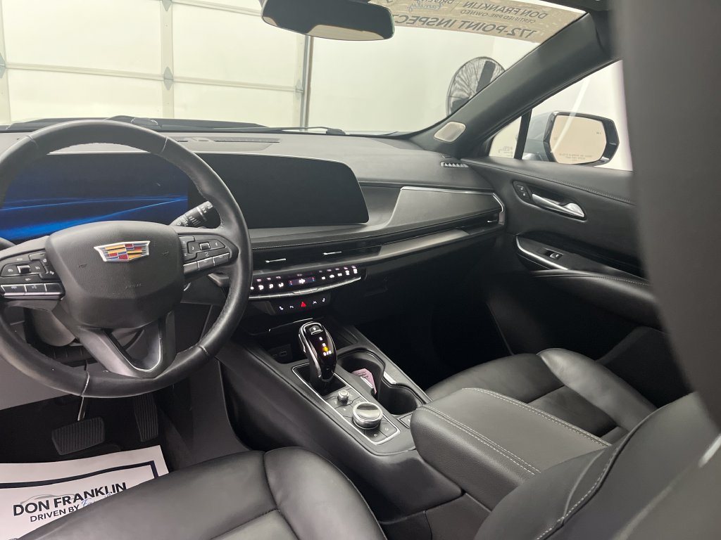 Used 2024 Cadillac XT4 Luxury w/ Cold Weather Package AWD/4WD image 16