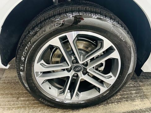 Certified 2025 Audi Q5 Premium w/ Convenience Package image 30