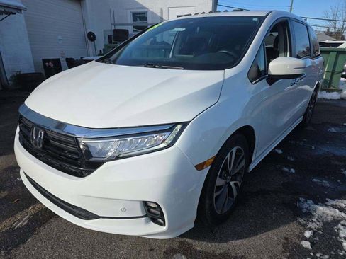 Used 2023 Honda Odyssey Touring image 2