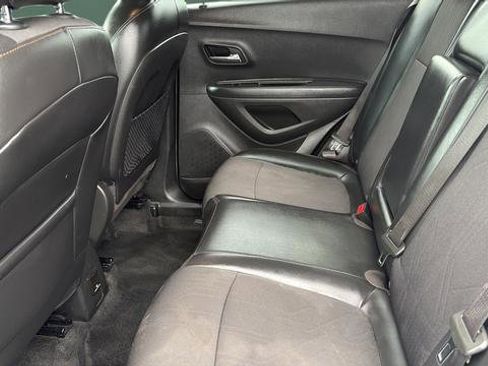 Used 2019 Chevrolet Trax LT w/ LT Convenience Package AWD/4WD image 18