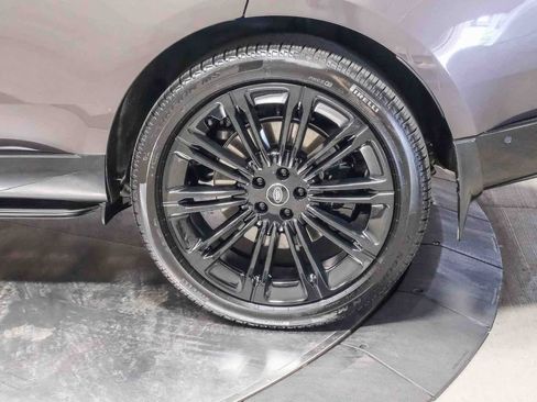 Used 2025 Land Rover Range Rover Long Wheelbase Autobiography image 9