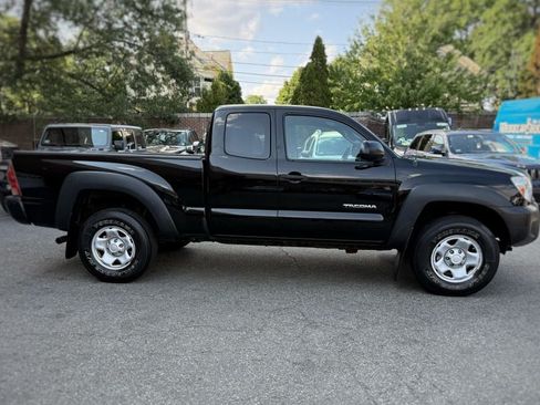 Used 2015 Toyota Tacoma 4x4 Access Cab w/ Convenience Package image 4