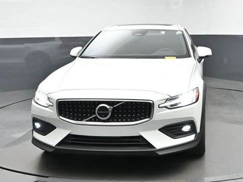 Used 2025 Volvo V60 B5 Cross Country Plus AWD/4WD image 3