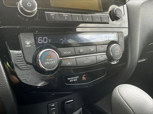 Used 2015 Nissan Rogue SV AWD/4WD image 16