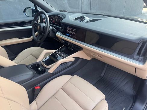 Certified 2025 Porsche Cayenne image 19
