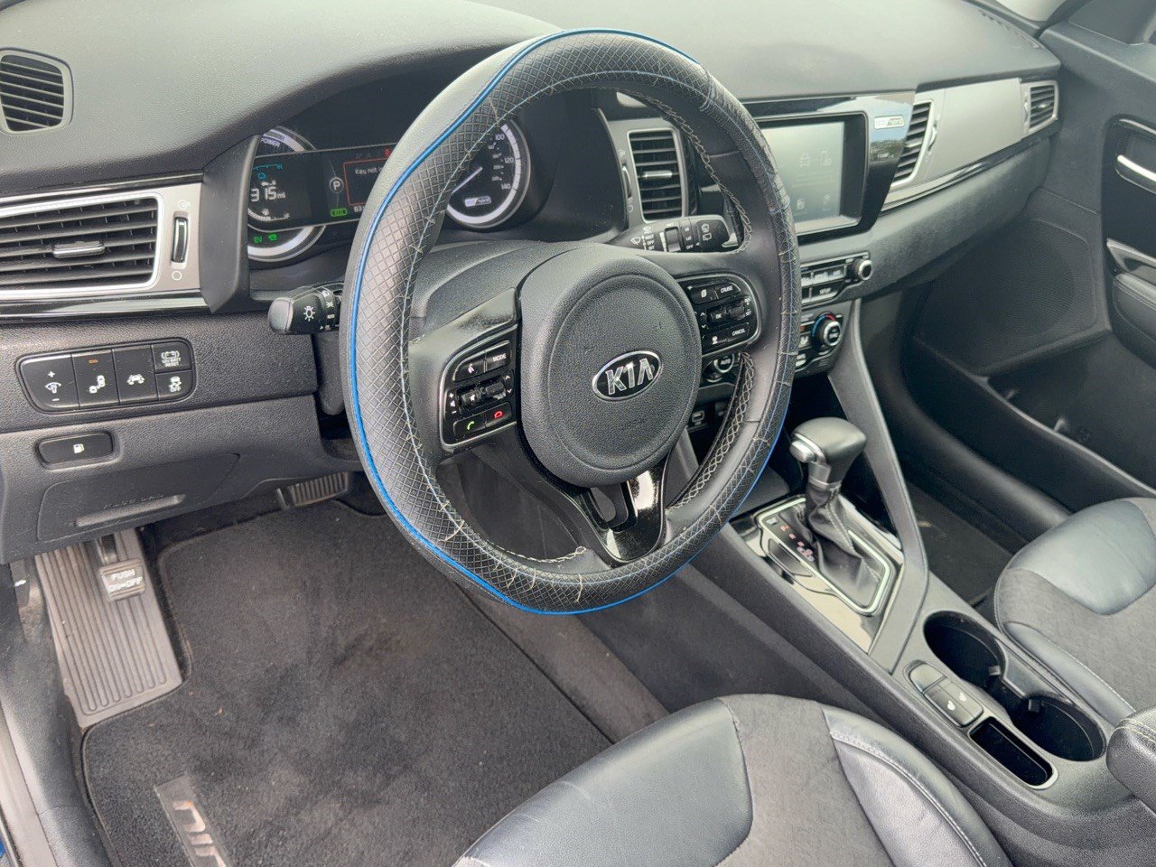 Used 2018 Kia Niro EX FWD image 4