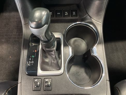 Used 2018 Toyota Highlander AWD V6 image 15