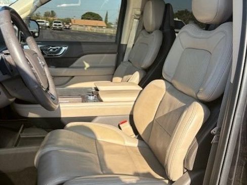 Used 2023 Lincoln Navigator L Reserve AWD/4WD image 7
