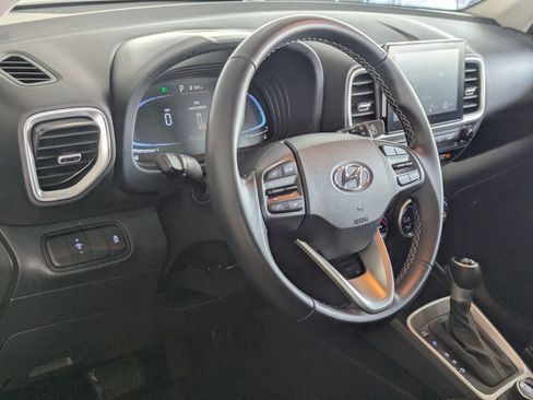 Used 2025 Hyundai Venue SEL FWD image 14