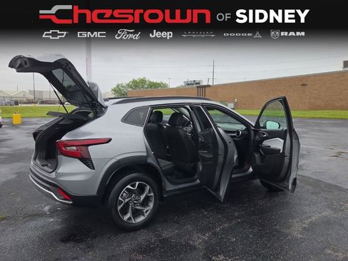 Used 2024 Chevrolet Trax LT w/ Driver Confidence Package FWD image 23