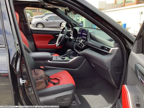 Used 2024 Toyota Highlander XSE image 17