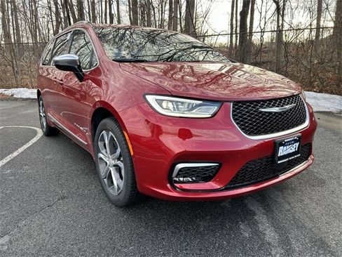 New 2026 Chrysler Pacifica Pinnacle image 2