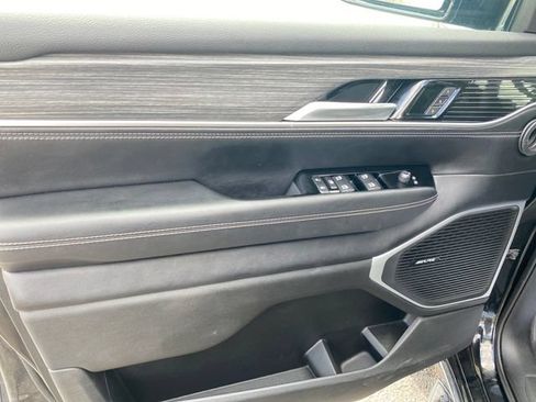 Used 2023 Jeep Wagoneer Series III w/ Preferred Equipment Group AWD/4WD image 16