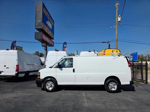 Used 2020 Chevrolet Express 3500 image 4