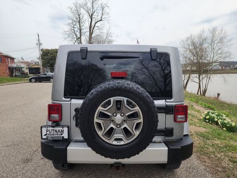 Used 2013 Jeep Wrangler Unlimited Sahara w/ Dual Top Group AWD/4WD image 4