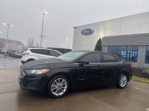 Certified 2019 Ford Fusion SE image 4