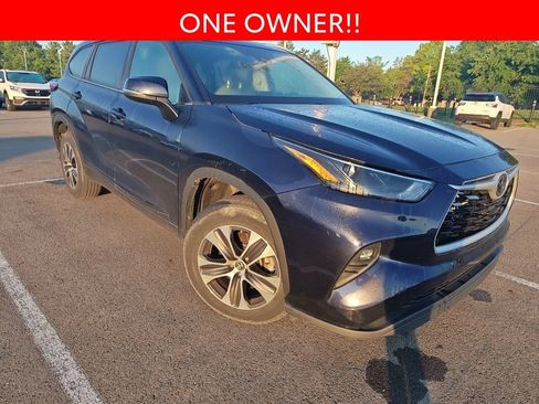 Used 2023 Toyota Highlander XLE FWD image 3