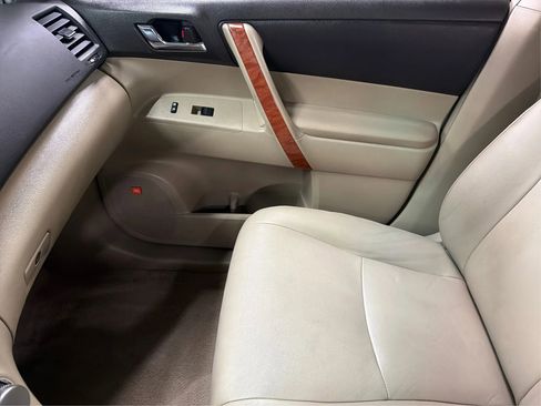 Used 2010 Toyota Highlander Limited FWD image 37
