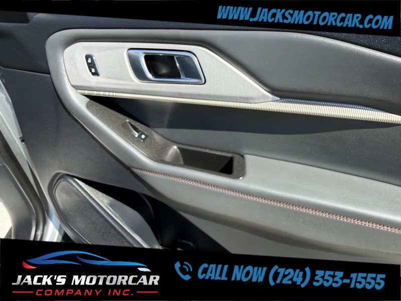 Used 2025 Ford Explorer Active w/ Active Comfort Package AWD/4WD image 18