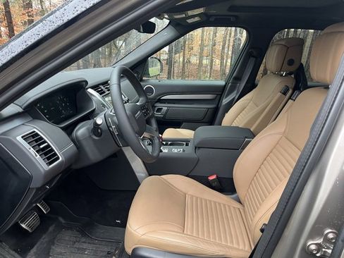 Certified 2025 Land Rover Discovery Dynamic SE image 5