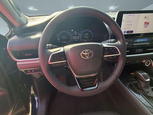 Used 2025 Toyota Grand Highlander FWD image 4