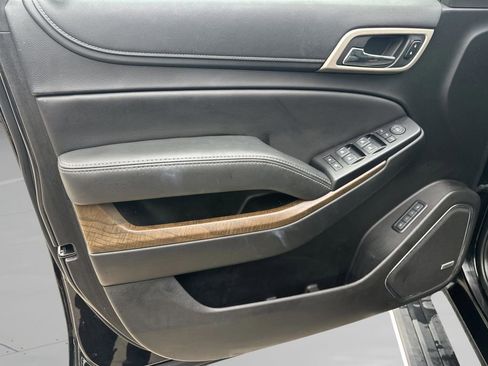 Used 2019 GMC Yukon Denali w/ Denali Ultimate Package image 9