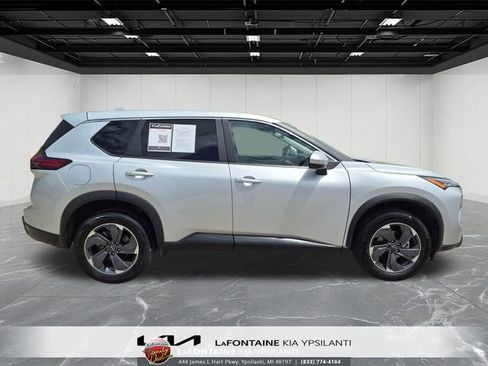 Used 2025 Nissan Rogue SV FWD image 6