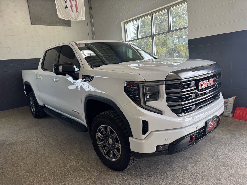 Used 2024 GMC Sierra 1500 AT4 w/ AT4 Premium Package AWD/4WD image 3
