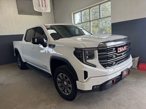 Used 2024 GMC Sierra 1500 AT4 w/ AT4 Premium Package image 3