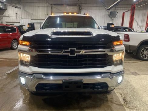 Used 2024 Chevrolet Silverado 2500 LT w/ Convenience Package image 9