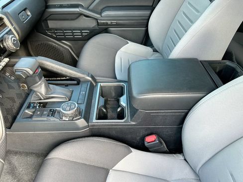 Certified 2025 Toyota Tacoma TRD Off-Road AWD/4WD image 29
