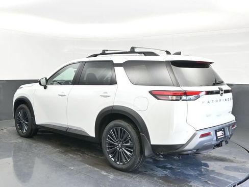 New 2026 Nissan Pathfinder SL w/ SL Premium Package image 3