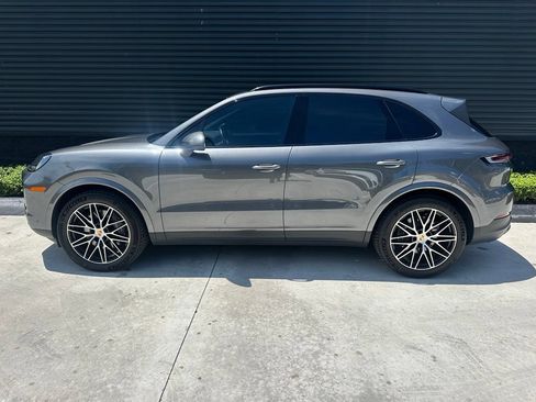 Certified 2024 Porsche Cayenne AWD/4WD image 2